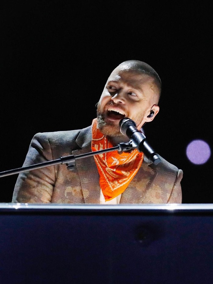 Justin Timberlake MINNEAPOLIS, MN - FEBRUARY 04: Justin Timberlake performs during the Pepsi Super Bowl LII Halftime Show at U.S. Bank Stadium on February 4, 2018 in Minneapolis, Minnesota. (Photo by Kevin C. Cox/Getty Images)