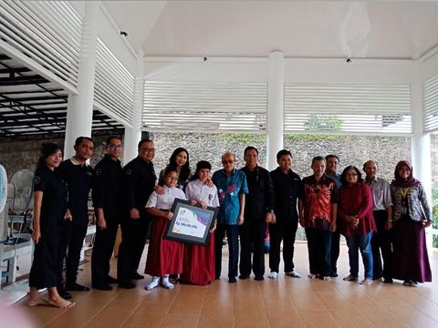 CT Arsa Serahkan Donasi Charity Fun Run 2017 ke Yayasan Mitra Netra