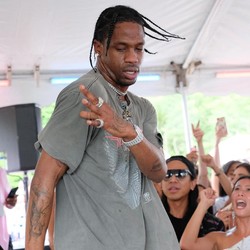 Travis Scott Ngaret Manggung 3 Menit, Coachella Didenda Ratusan Juta!