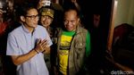 Aksi Sandiaga Tinjau Lokasi Banjir di Kampung Arus
