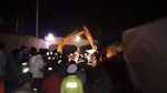 Susah Payah Evakuasi Mobil Tertimpa Longsor Tembok Jl Bandara Soetta