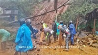 Akibat longsor ini, Jalur dari Jakarta menuju Puncak dialihkan lewat Sukabumi. Dari Cianjur menuju J