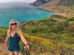 Mengintip Aksi Atlet Seksi Bintang Iklan GoPro