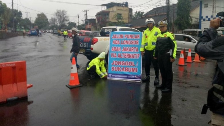 Puncak Longsor Arus Lalu Lintas Cianjur Jakarta Dialihkan 