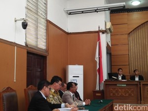KPK Tak Hadir, Praperadilan Fredrich Ditunda 1 Minggu