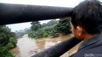 Begini Proses Evakuasi Korban Banjir di Gang Buntu Pasar Minggu