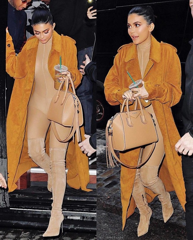 Kylie Jenner tampil seksi dalam balutan bodysuit Yeezy karya kakak iparnya, Kanye West, saat menghadiri fashion show Alexander Wang di New York pada 2017. Dia juga terlihat menenteng tas Givenchy Antigona seharga US$ 2.280 atau sekitar Rp 30,8 juta yang matching dengan busananya. Foto: Getty Images, Instagram