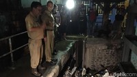 Saat memantau sekitar pukul 19.07 WIB, tingi muka air di Pintu Air Manggarai mencapai 840 cm. Namun, pantauan detikcom pukul 20.20 WIB, air sudah mencapai ketinggian 850 cm. Artinya, status di Pintu Air Manggarai masuk ke dalam Siaga II. 