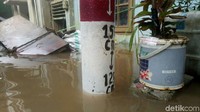 detikcom memantau banjir di wilayah RT 013 RW 004 Kampung Melayu, Jakarta Timur, Senin (5/2/2018) pukul 14.10 WIB. detikcom memantau banjir di wilayah RT 013 RW 004 Kampung Melayu, Jakarta Timur, Senin (5/2/2018) pukul 14.10 WIB.