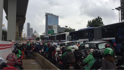 Penampakan Macet Parah di Jalan MT Haryono Arah Semanggi