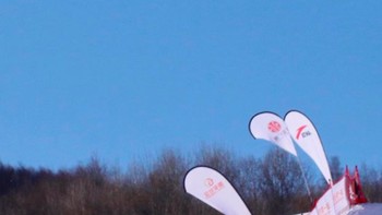 Ini adalah salah satu aksinya dalam kompetisi ski freestyle. Foto: Instagram