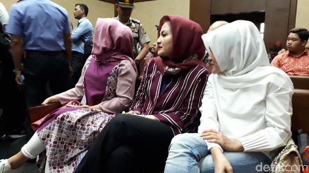  Istri Setya Novanto, Deisti Astriani Tagor di Pengadilan Tipikor, Senin (5/2/2018)