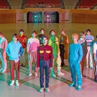 Sebagian besar penggemar artis K-pop adalah remaja yang mungkin uangnya terbatas, tapi tetap memaksakan mengeluarkan uang untuk membelikan hadiah. Hal itulah yang juga menjadi perhatian boyband NCT. Foto: NCT (dok. SM Entertainment)
