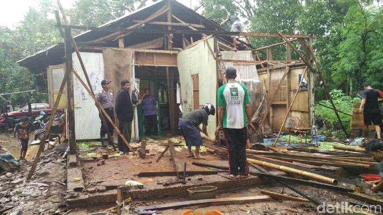 Tanggul Jebol Hingga Rumah Roboh Akibat Bencana Alam di Jepara