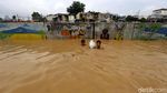 Begini Kondisi Kampung Melayu yang Lumpuh Akibat Banjir