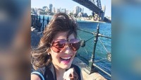 Berkunjung ke Sydney, Carissa tak melewatkan teriknya hari tanpa es krim. 40 degree in Sydney yesterday. Time for ice cream, tulis Carissa disertai gambar emoticon es krim. Foto: Instagram @carissa_puteri