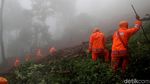 Ratusan Personel Masih Cari Korban Longsor di Riung Gunung