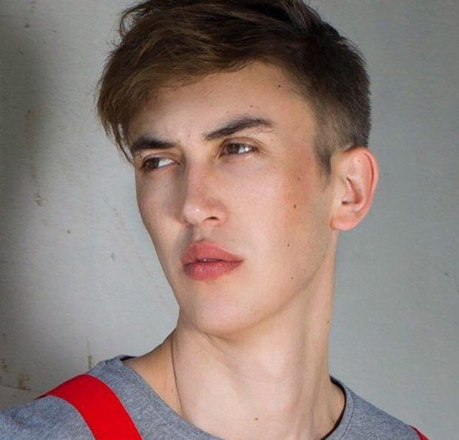 Model 22 tahun itu berhasil menyisihkan 4.000 kontestan lainnya dan lolos ke final. Saat sudah selangkah lagi untuk menang kompetisi, ia pun mengaku kalau dirinya adalah pria yang menyamar sebagai wanita. Foto: East2West