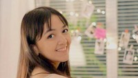 Aya Anjani adalah anak dari mendiang Yockie Suryo Prayogo, yang besar namanya di God Bless. Foto: Instagram Aya Anjani