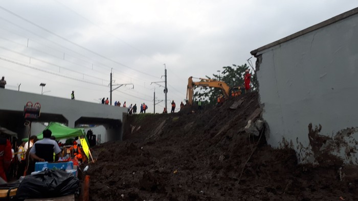 Sebelum Selamat dari Longsor, Perut Mukhmainah Sempat Terjepit