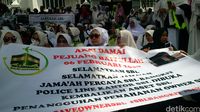 Ratusan Calon Jamaah Umrah PT SBL Gelar Aksi Damai Tuntut Kejelasan Pemberangkatan