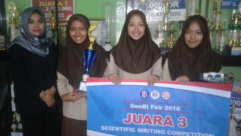 Salep Daun Katuk Bikinan 3 Siswa Ini Diklaim Cepat Sembuhkan Luka Salep Daun Katuk Bikinan 3 Siswa Ini Diklaim Cepat Sembuhkan Luka