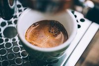 Katanya Minum Kopi Bikin Wajah Berjerawat, Ini Penjelasannya