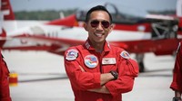 Jupiter 1 (J-1) Ltk Pnb H.M. Razor Kisha yang menjadi leader dalam tim Jupiter Aerobatic di Singapore Air Show.