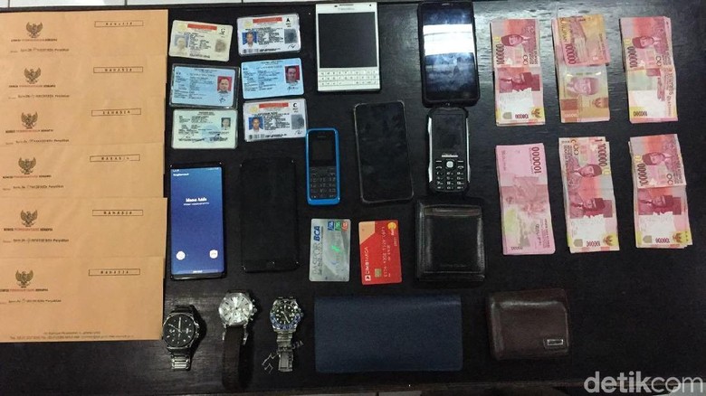 Mengaku Petugas KPK dan Peras Rp 150 Juta, 4 Pria Ini Ditangkap Mengaku Petugas KPK dan Peras Rp 150 Juta, 4 Pria Ini Ditangkap