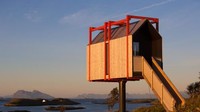 Arsitektur yang unik ditambah suasana yang damai dan tenang diyakini sang pemilik dapat membantu para tamu untuk bersantai. Anda pun akan masuk ke dunia lain dengan sendirinya (CNN Travel)