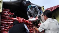 Operasi pasar digelar di Kantor Kecamatan Baleendah, Kabupaten Bandung, Selasa (6/2).