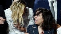 Margot pun tak menyangka jika yang di depannya adalah salah satu lawannya di kategori tersebut. Kevork Djansezian/Getty Images.