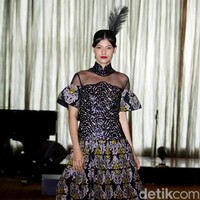 Fashion show busana Imlek dari Sebastian Red yang mengangkat tema The Golden Muse di Hotel Mulia, Jakarta Selatan, Rabu [17/1/2018]. Foto: Mohamamd Abduh/Wolipop. Foto: Mohammad Abduh/Wolipop