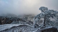 Tidak hanya cantik pada saat musim semi, namun pada musim dingin, Gunung Huangsan mempunyai daya tarik lain. (Dave Stamboulis/CNN Travel)