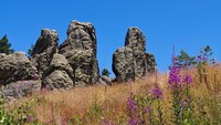Secara fisik, formasi batuan Teufelsmauer memang terbilang unik dan tak biasa (Thinkstock)