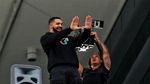 Teriakan Histeris Siswa yang Sekolahnya Dikunjungi Drake