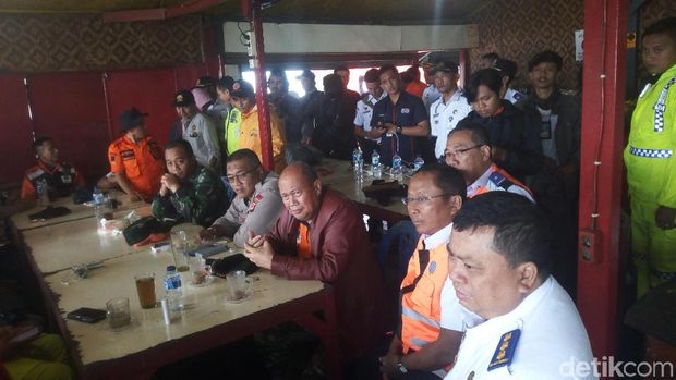 Tinjau Longsor Puncak, Dirjen Hubdat Rapat Aturan Larangan Melintas