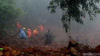 Seperti diketahui, curah hujan tinggi mengakibatkan longsor di kawasan Puncak Bogor.