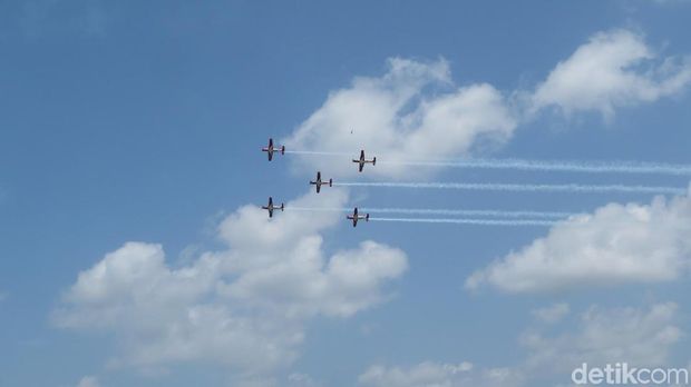 Di Singapore Airshow, Menhan Tonton Aksi Tim Jupiter TNI AU