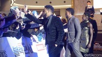 Chadwick Boseman, Michael B. Jordan, Lupita Nyongo terlihat antusias melihat penggemar mereka di Seoul. Foto: Veynindia