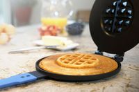 Bikin Waffle dan Pancake Sekaligus dengan Satu Alat Praktis