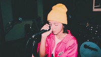 Dia telah mengeluarkan beberapa single lewat akun YouTube. Foto: Instagram Aya Anjani