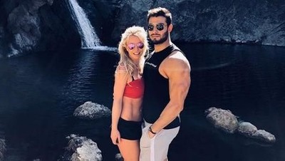 Mesranya Britney Spears dan Pacarnya yang Beda Usia 13 Tahun