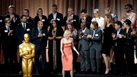 Para nominasi lain termasuk Meryl Streep tampak memberikan support untuk Saoirse. Kevork Djansezian/Getty Images.
