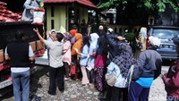 Kenaikan harga beras ini diakibatkan oleh belum panen raya karena faktor alam.