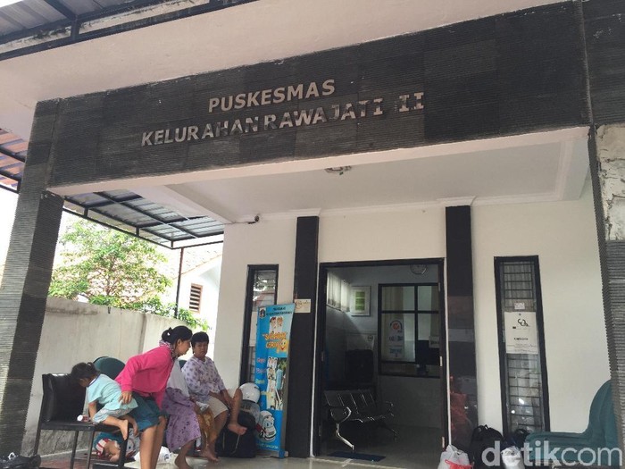 Gatal-gatal Serta Batuk Pilek Menyerang Pengungsi Banjir di Rawajati Jaksel