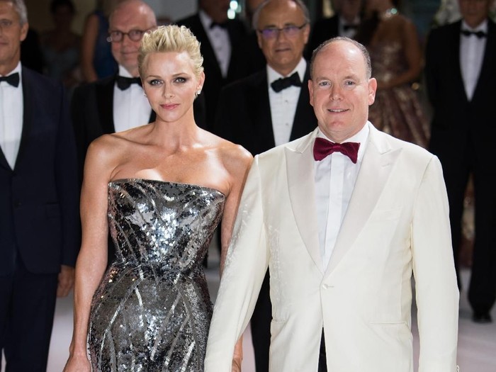 putri charlene MONACO - NOVEMBER 19: Princess Charlene of Monaco attends the Monaco National Day Celebrations in the Monaco Palace Courtyard on November 19, 2016 in Monaco, Monaco. (Photo by Pascal Le Segretain/Getty Images)