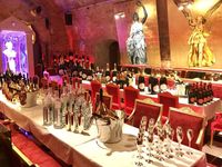 Aneka sampanye untuk para anggotanya Munich (Contenance Clubs)