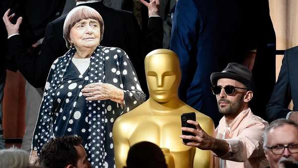 Lucu! Tak Bisa Hadir, Sutradara Ini Tetap Eksis di Oscar Lucu! Tak Bisa Hadir, Sutradara Ini Tetap Eksis di Oscar