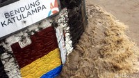 Beginilah penampakan ketinggian air di Bendung Katulampa sore tadi.